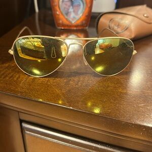 Aviator sunnglasses yellow tint